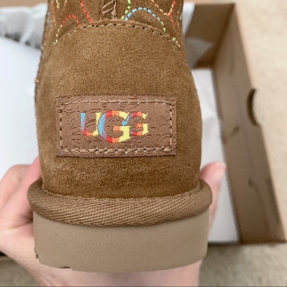 Ugg Classic II Graphic Stitch Boots - Picture 2 of 4